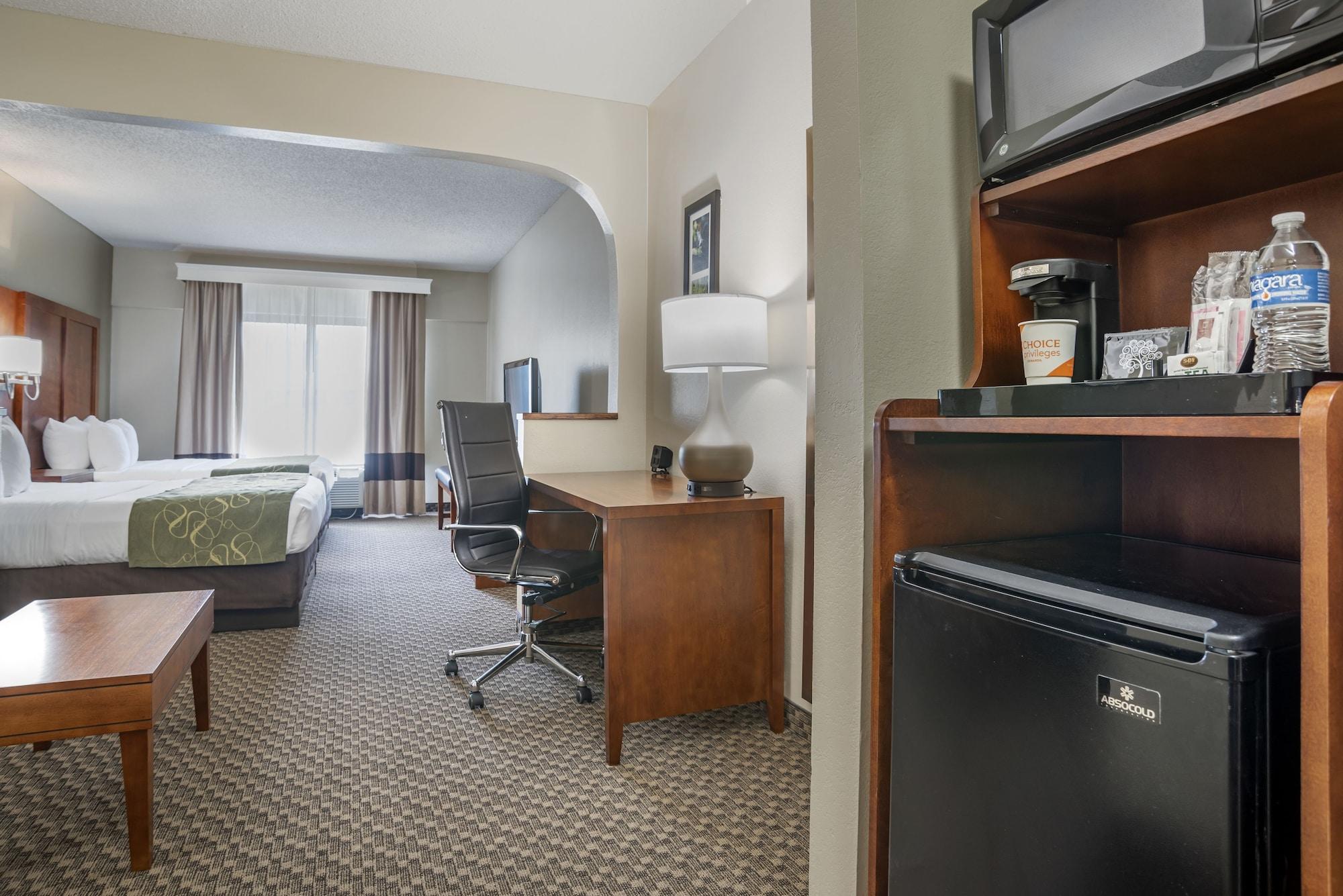 Comfort Suites Tallahassee Capitol - University Area Exterior photo